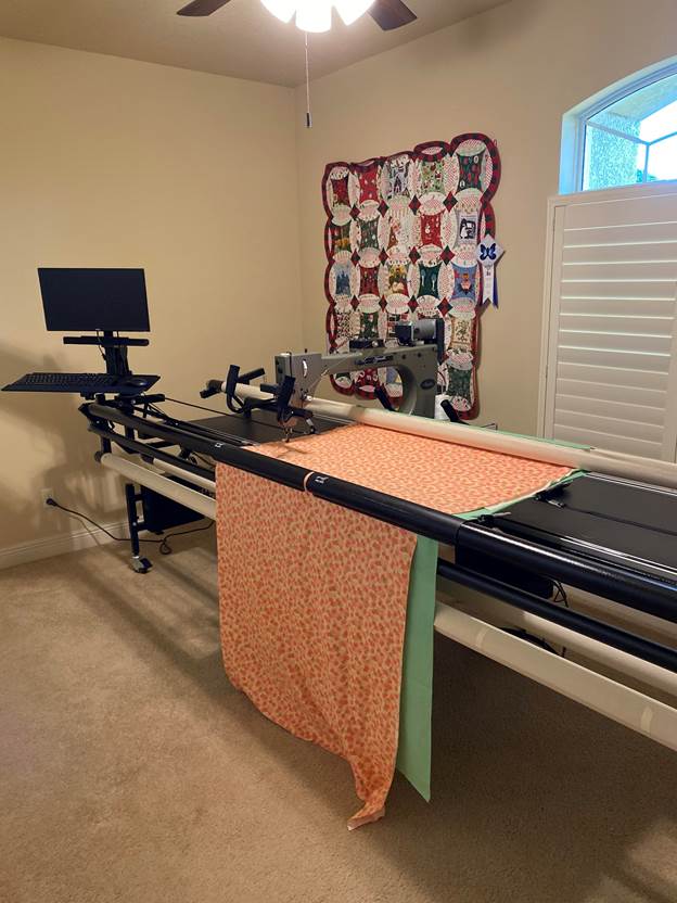 A quilting machine in a room

Description automatically generated